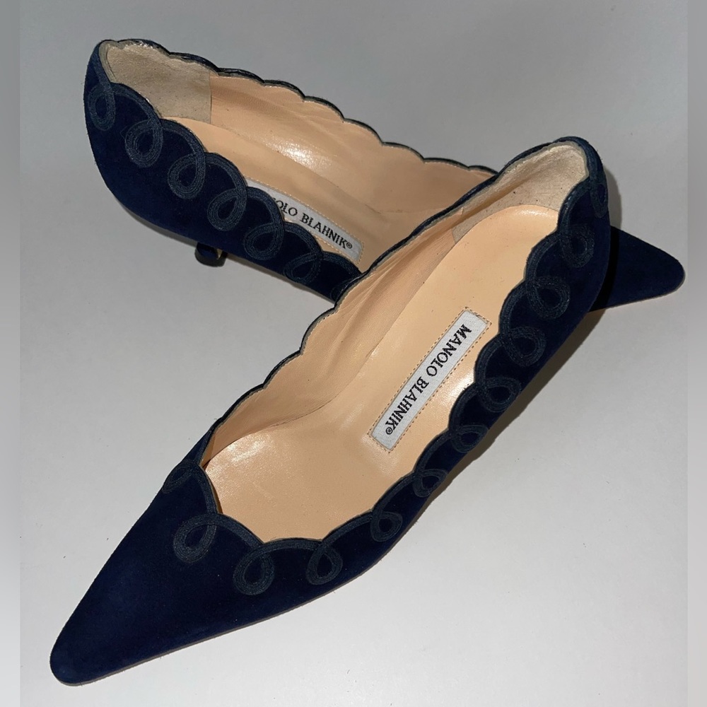Manolo Blahnik Navy Suede Applique Swirl Pumps Italy Size 36.5